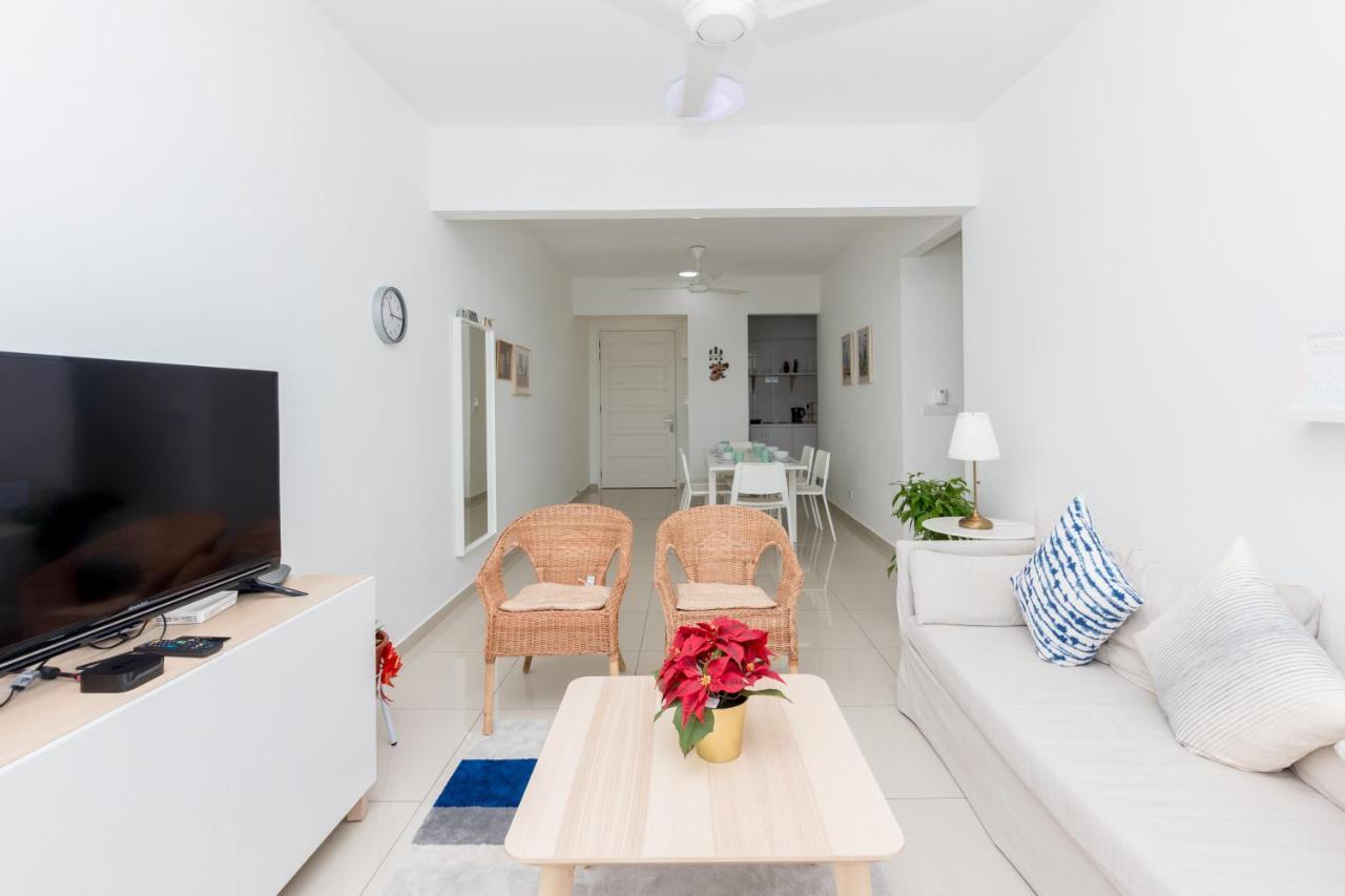 White Lagom Scandinavian House, By Sanguine Apartment Tanjung Tokong Luaran gambar